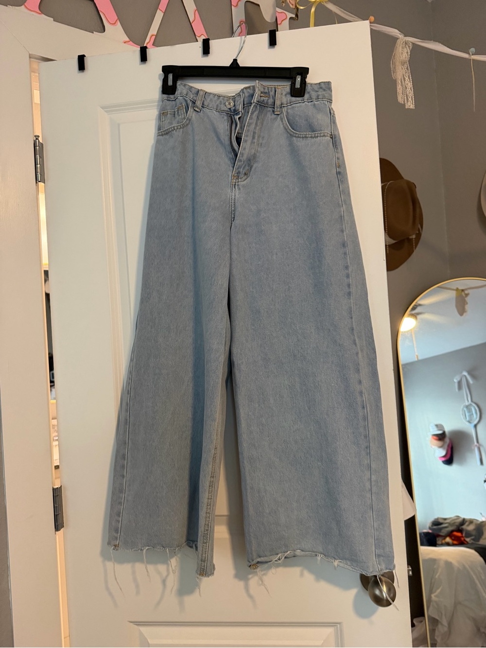 SHEIN Light Blue High-Rise Wide-Leg Jeans with Frayed Hem